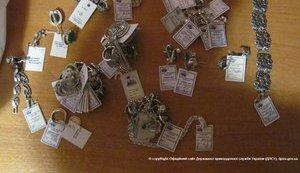 Украинка пыталась пронести в Россию серебряные украшения на 300 тысяч гривен, - Госпогранслужба. ФОТО