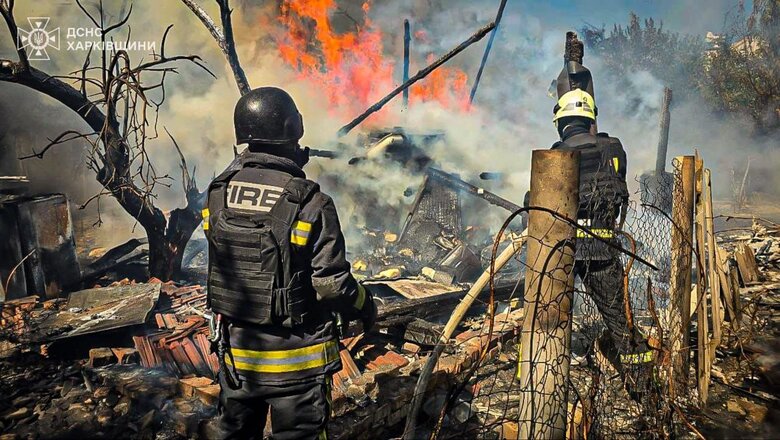 У ДСНС показали наслідки російського обстрілу Харкова. Триває ліквідація наслідків