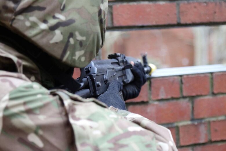 Ukrainian soldiers practice offensive and defensive actions in Britain 07