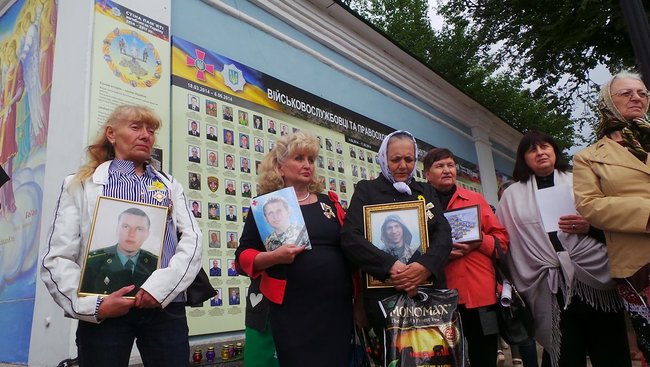 Марш матерів України відбувся у центрі Києва 16