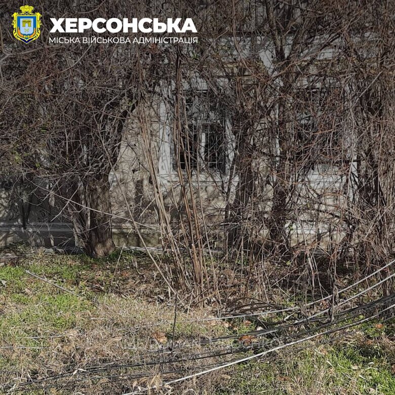 Наслідки ворожих обстрілів Херсону 04