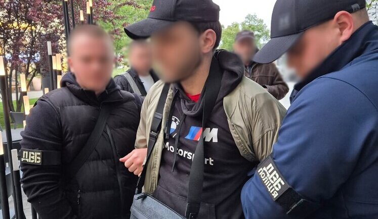 He helped men flee abroad to avoid mobilisation: owner of barbershop detained in Kyiv, - National Police. PHOTOS