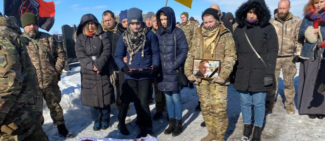 Спас более 400 жизней, - с парамедиком и ветераном Игорем Надолько простились в Мариуполе 02
