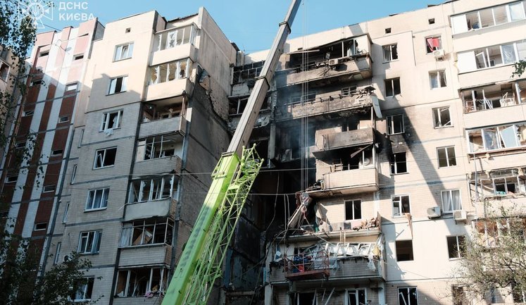 In Svyatoshinskyi district, part of building collapsed, and people may be trapped under rubble. Fire covering area of more than 1,000 square metres in Cabinet of Ministers has been localised, - Klymenko. PHOTOS