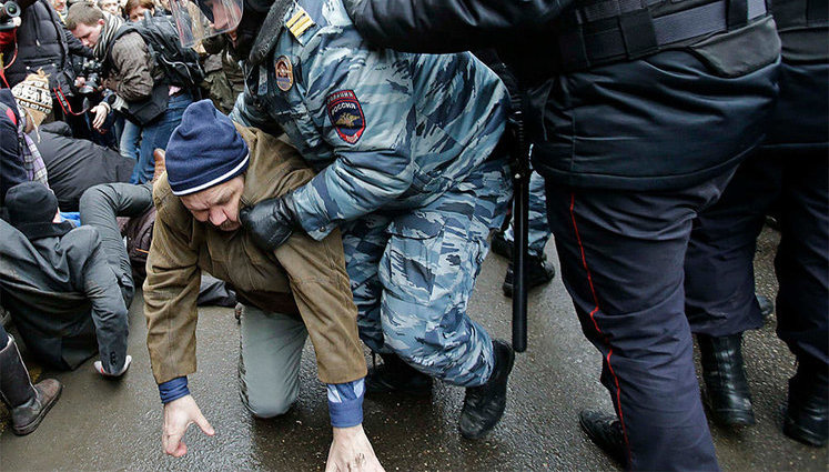"Майдан" и "Всех не пересажаете": в Москве после оглашения приговора по "Болотному делу" начались протесты - сотни задержанных. ФОТОрепортаж+ВИДЕО