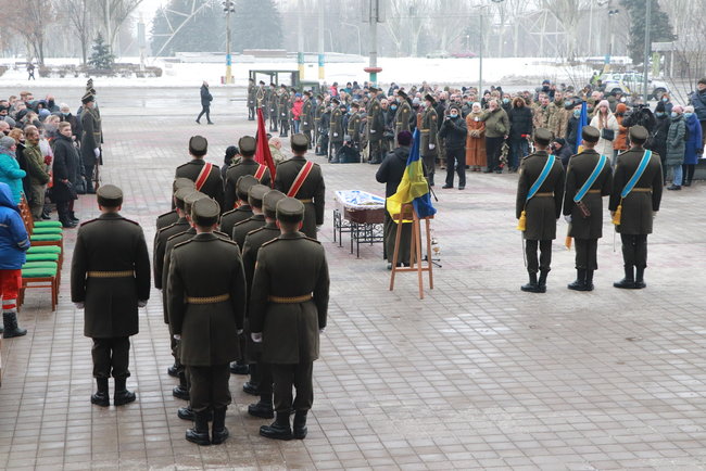 Із загиблим на Донбасі воїном Маріупольської бригади Олегом Андрієнком попрощалися в Запоріжжі 13