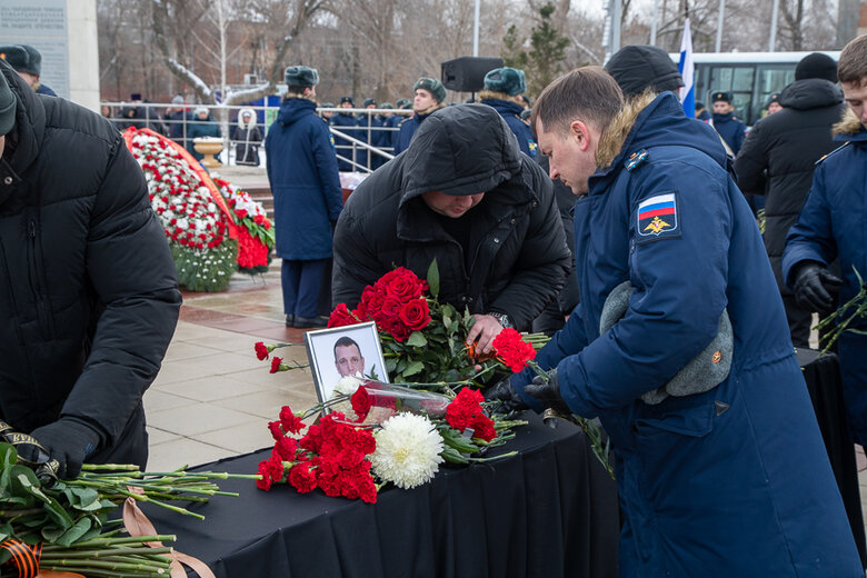 Вследствие атаки на аэродром в российском Энгельсе 26 декабря ликвидированы офицеры Воронов, Ануфриенко и Пампухин 04