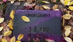 Вандалы в Германии нарисовали пропагандистские символы "Z" на военных могилах. ФОТО