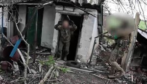 SOF fighters covertly infiltrated enemy settlement, carried out mop-up operation and took ruscist prisoner. VIDEO
