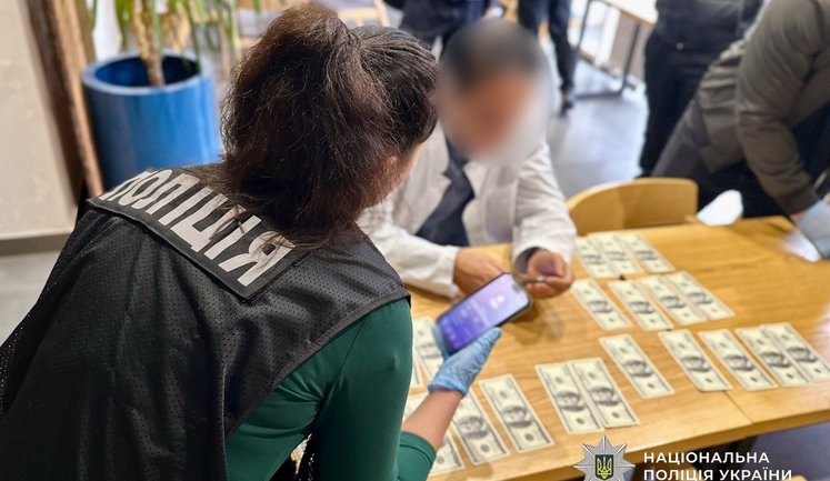 7 тысяч долларов за "медлегенду" для уклонения от мобилизации: в Одессе Нацполиция задержала врача. ФОТОрепортаж