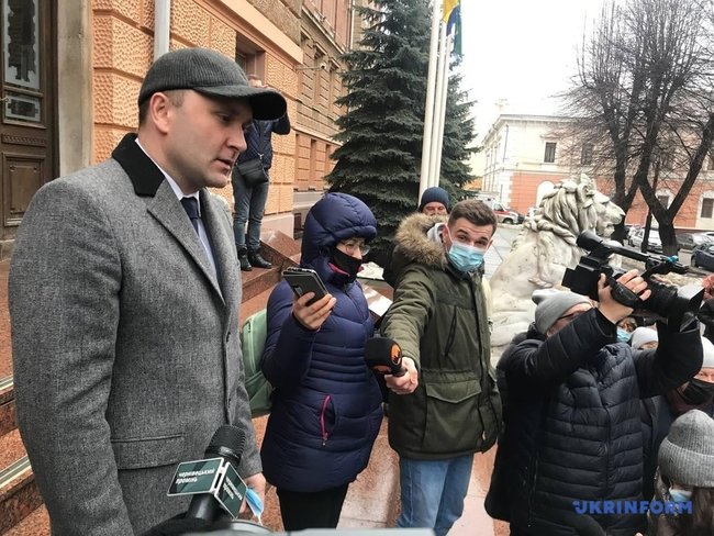Підприємці пікетують Чернівецьку ОДА, виступаючи проти запровадження карантину червоної зони 07