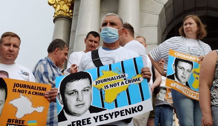 Акция в поддержку удерживаемого в оккупированном Крыму журналиста Есипенко прошла в Киеве. ВИДЕО+ФОТОрепортаж
