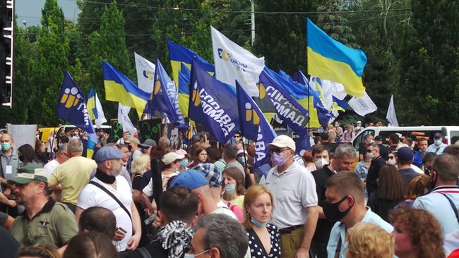 Под Печерским судом в Киеве состоялась акция в поддержку Порошенко 06