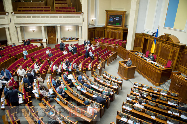 Киссе изучает телефон Ляшко, приглашение оппоблоковца Мирошниченко Богомолец, Герасимов в гостях у Батькивщины, беседа Литвина, Звягильского и Новинского, - работа ВР 5 июня 01