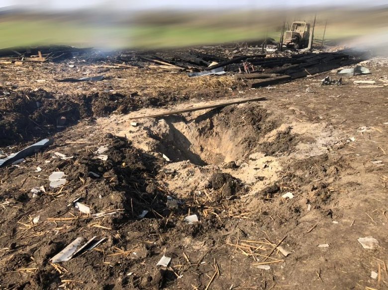 Наслідки ракетного удару по селу під Полтавою: Демілітаризовано ферму, мабуть, шукали бойових гусей чи корів 01