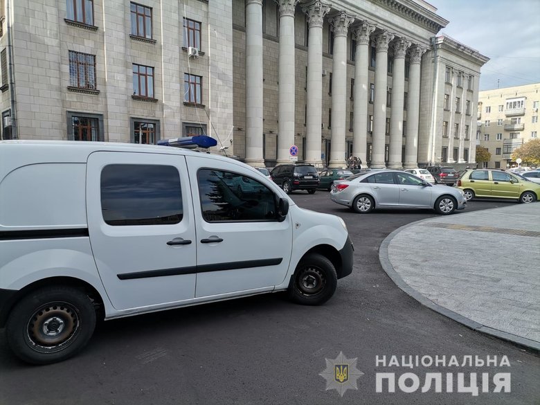 Полиция проверяет информацию о минировании 5 судов в Житомире. Идет эвакуация посетителей и сотрудников 01