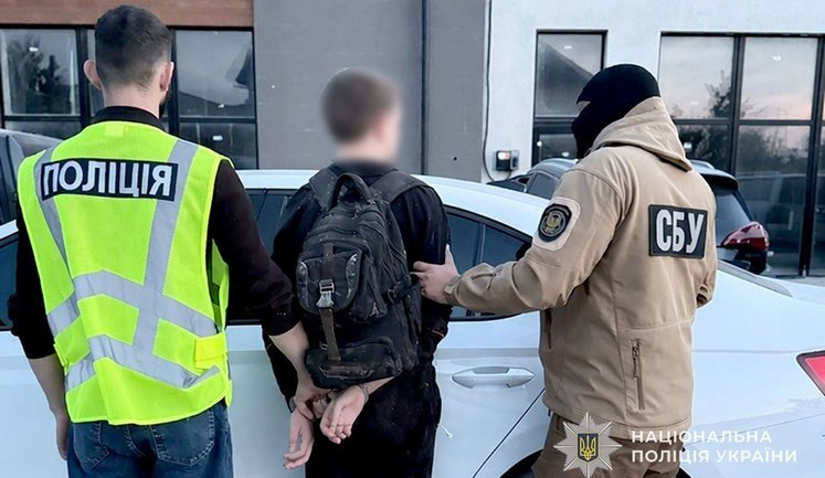 Щоб урятувати Тернопіль від атак дронів, студент підпалив два авто: росіяни переконали його, що в колесах є ретранслятори. ФОТО
