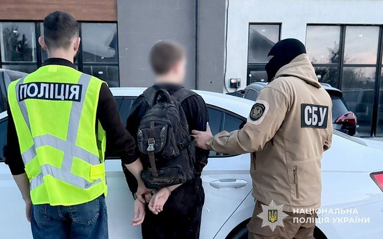 У Тернополі студент підпалив два автомобілі після погроз російських вербувальників