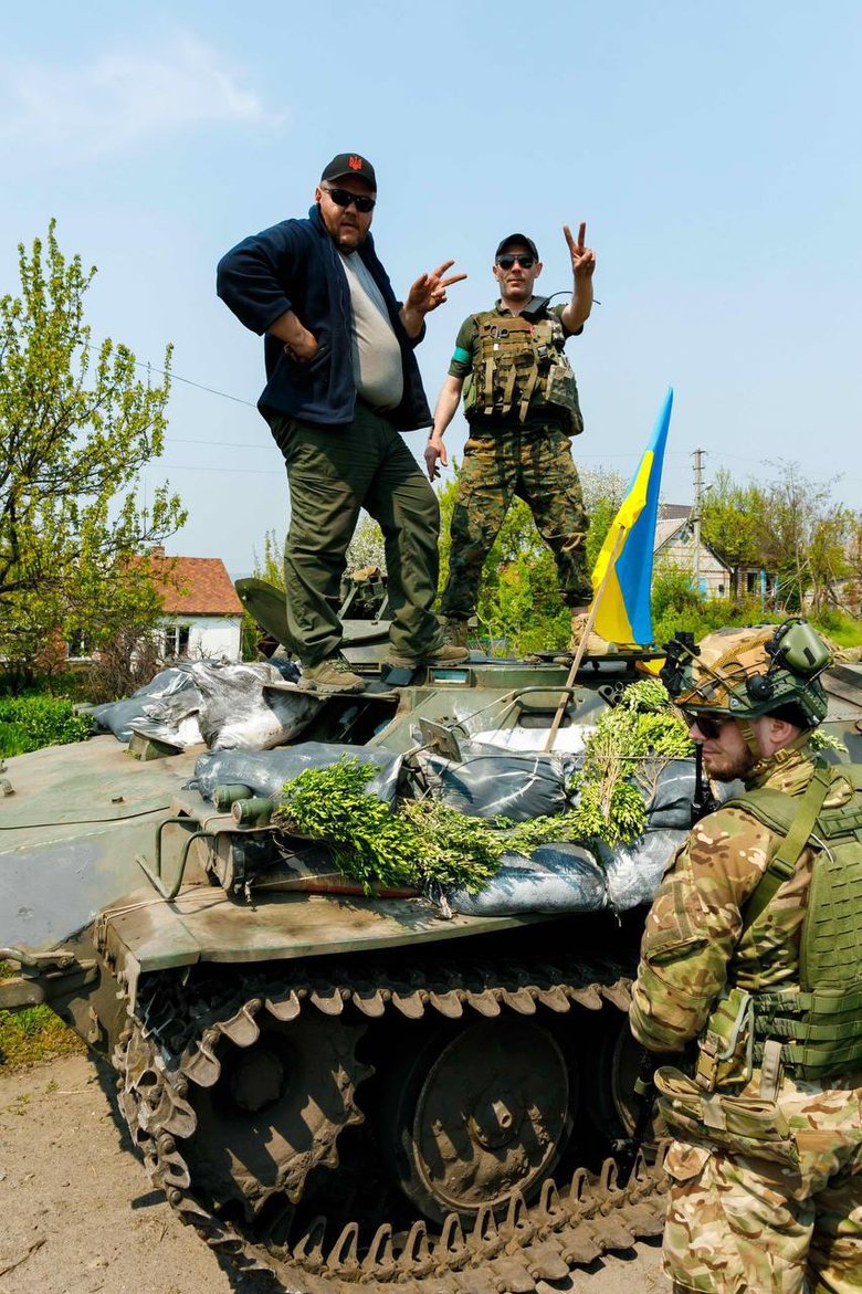 Жителі звільнених Циркунів зі сльозами на очах зустрічали захисників, - ОВА 02