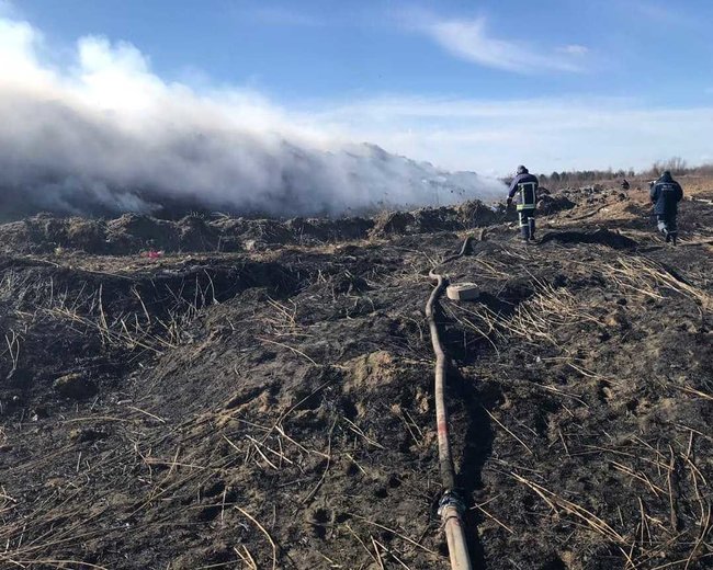 На Львівщині горить сміттєзвалище, - ДСНС 03