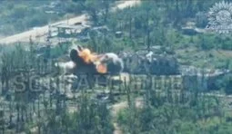 Пілоти Су-27 розтрощили авіабомбами GBU-62 будівлю з живою силою рашистів. ВIДЕО