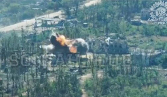 Пілоти Су-27 розтрощили авіабомбами GBU-62 будівлю з живою силою рашистів. ВIДЕО