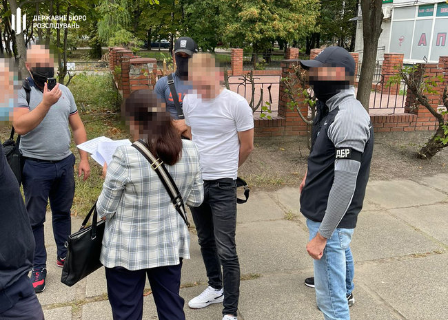 Трое чиновников ГФС задержаны при получении 12 тыс. долл. взятки за закрытие уголовного дела, - ГБР 03 Трое чиновников ГФС задержаны при получении 12 тыс. долл. взятки за закрытие уголовного дела, - ГБР 03