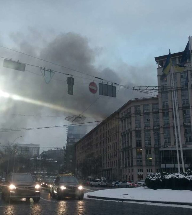 Пожар в центре Киева: огонь охватил историческое здание, пламя удалось локализировать 10