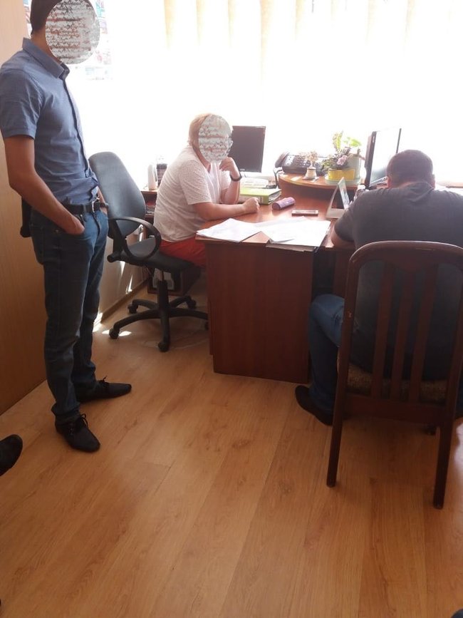 Прокуратура провела обшуки в міськраді Черкас 02