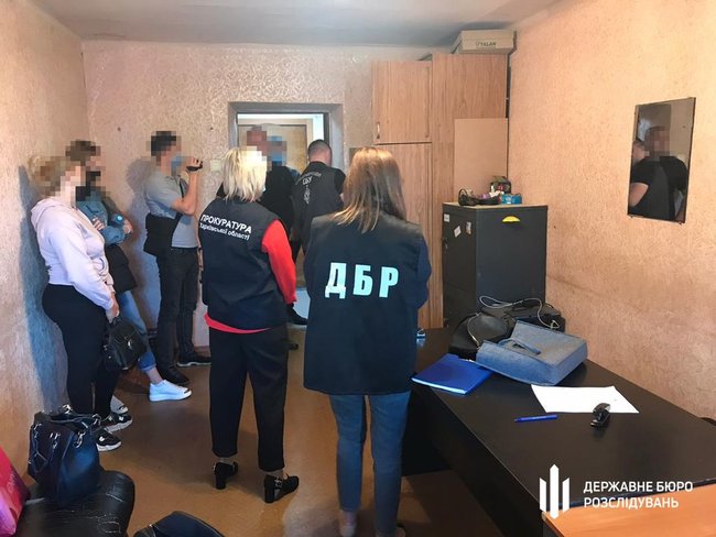 ГБР в Харькове вручило подозрение полицейскому, вымогавшему 51 тыс. за возврат водительских прав 01