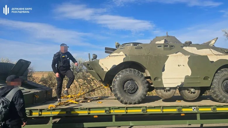 A lieutenant-colonel in the Dnipropetrovsk region attempted to sell an armoured vehicle and explosives