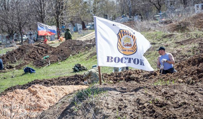 Найманці Ходаковського викопали укріпрайон на донецькому кладовищі 03