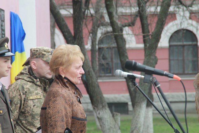 Мемориальную доску погибшему под Иловайском офицеру 28-й ОМБр Безручаку открыли в Киеве 05