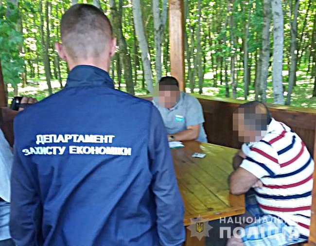 Глава РДА упіймався на хабарі 65 тисяч на Сумщині під час вирішення земельних питань, - Нацполіція 01
