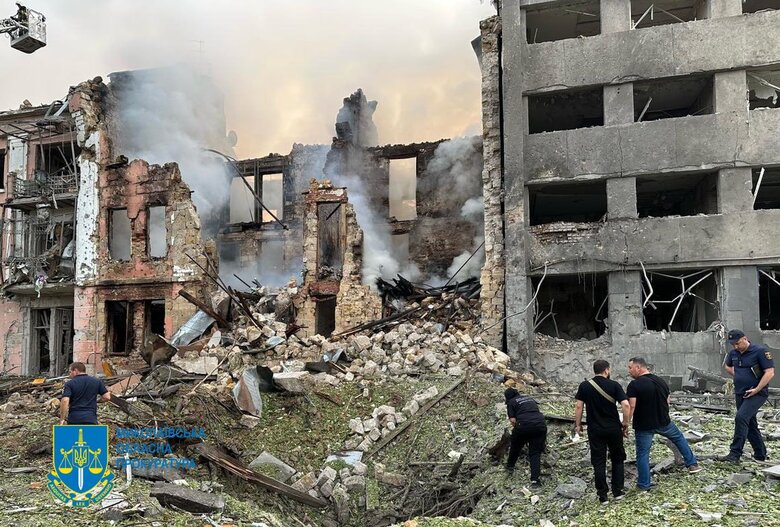 Удар по Николаеву: из-под завалов достали погибшего, количество пострадавших выросло до 19 (обновлено) 05
