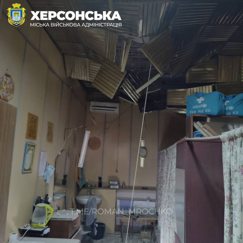 В результате обстрела Херсона 27 октября повреждено помещение территориального центра социального обслуживания населения 07