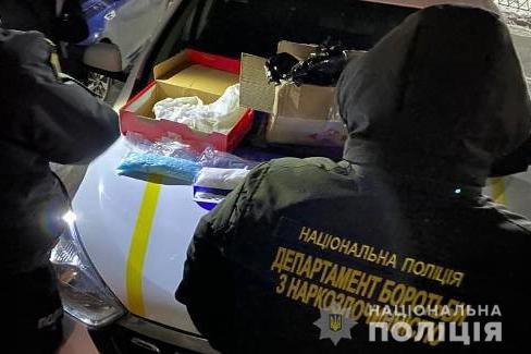 16-ти и 18-летняя подруги распространяли наркотики через Телеграмм канал. Изъят товар на 7 млн грн по ценам черного рынка, - Нацполиция 01