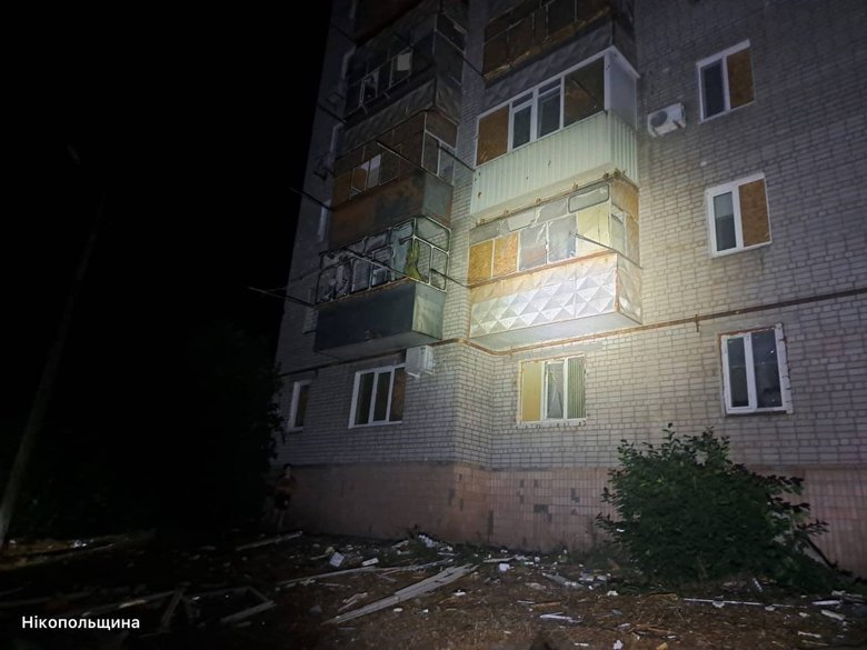 РФ атакувала кілька районів Дніпропетровщини: горіли будинки, є постраждалі