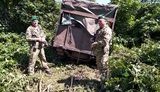 Прикордонники на Сумщині зі стріляниною зупинили УАЗ з одягом і біжутерією, що прорвався з РФ. ВІДЕО+ФОТОрепортаж