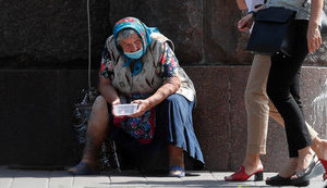 В Україні немає багатих, до середнього класу себе зараховує 1% домогосподарств, 67% - відносять себе до категорії бідних, - Держстат