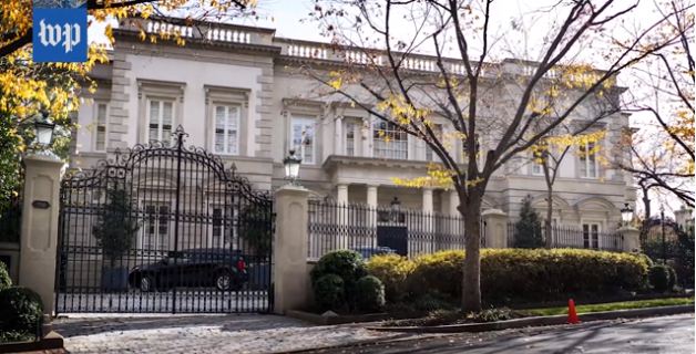 Навальный показал арестованный в США особняк Дерипаски за $15 млн 02