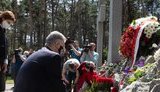 "Хто ще бачить "плюси СРСР", нехай приїде в Биківню": Порошенко разом із депутатами "Євросолідарності" вшанували пам