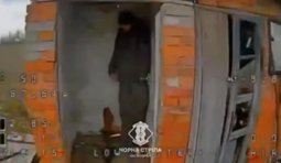 дрон заскочив окупанта у сільському туалеті