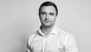 Мне предлагали за $300 тыс. стать нардепом от СН, я отказал, прошел Ковалев. Он не сказал "нет" ни мошенникам, ни оккупантам, - журналист Кухарчук