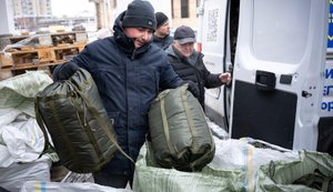 Перші 10 тисяч "Пакунків тепла" вже передали мешканцям Київщини