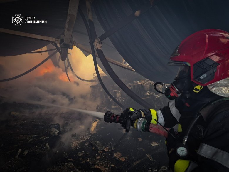 Росія знищила склади одного з найбільших логістичних центрів на Львівщині