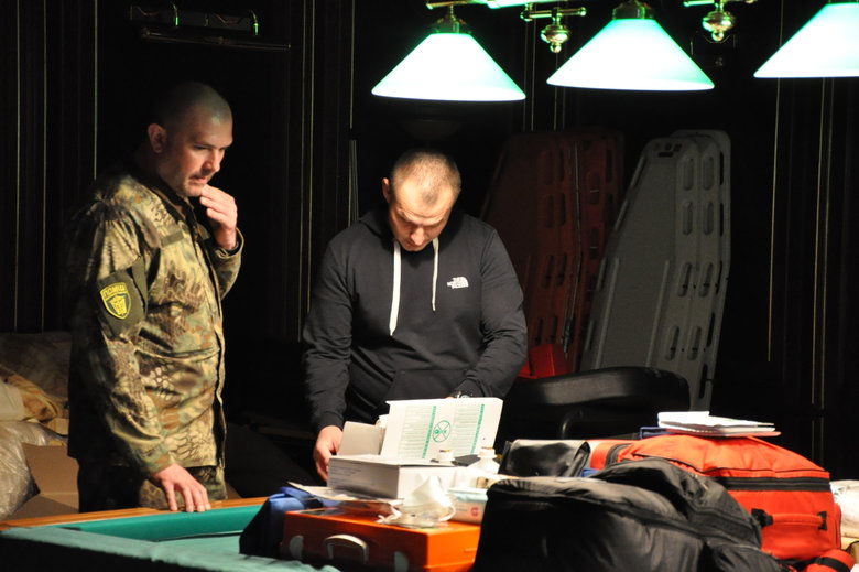 Штаб військових медиків Першого добровольчого мобільного шпиталю в маєтку Пінчука 03