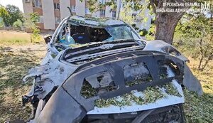 Рашисти вдарили по Херсону: поранено чоловіка