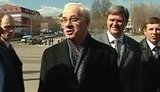Азаров новому мэру Обухова: "В следующий раз приеду, чтобы пыли не было". + ВИДЕО.