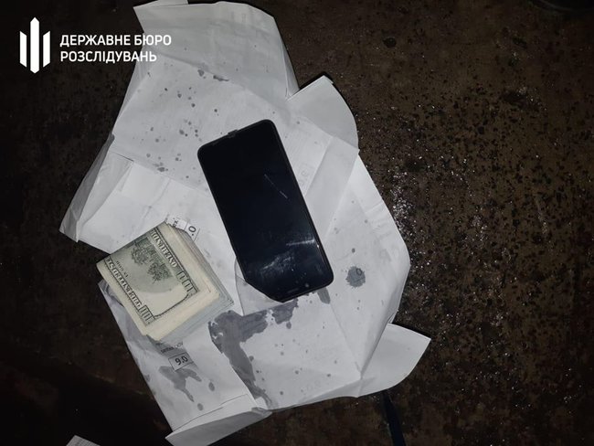 На Волині на хабарі в 3 тис. дол. затримано начальника відділу ГУ Нацполіції, - ДБР 02